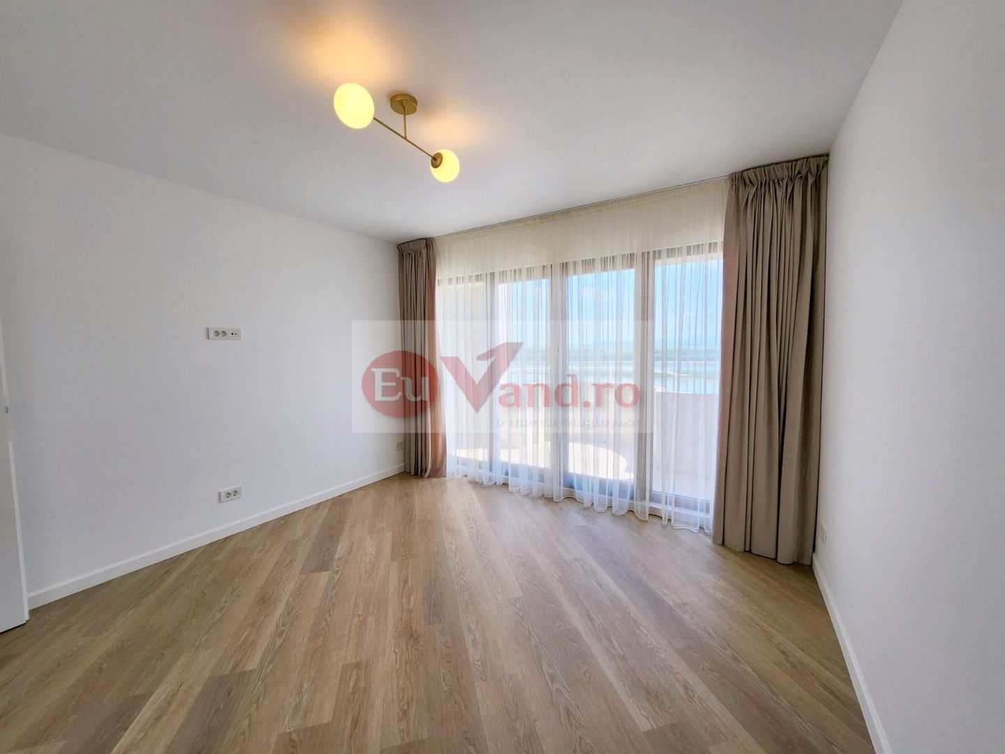 De vanzare apart. 3 camere Faleza , vedere Dunare, 78 mp, renovat premium - Poză 3