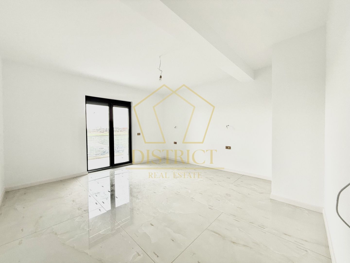 Duplex premium 4 camere 3 dormitoare | Covaci - Poză 1