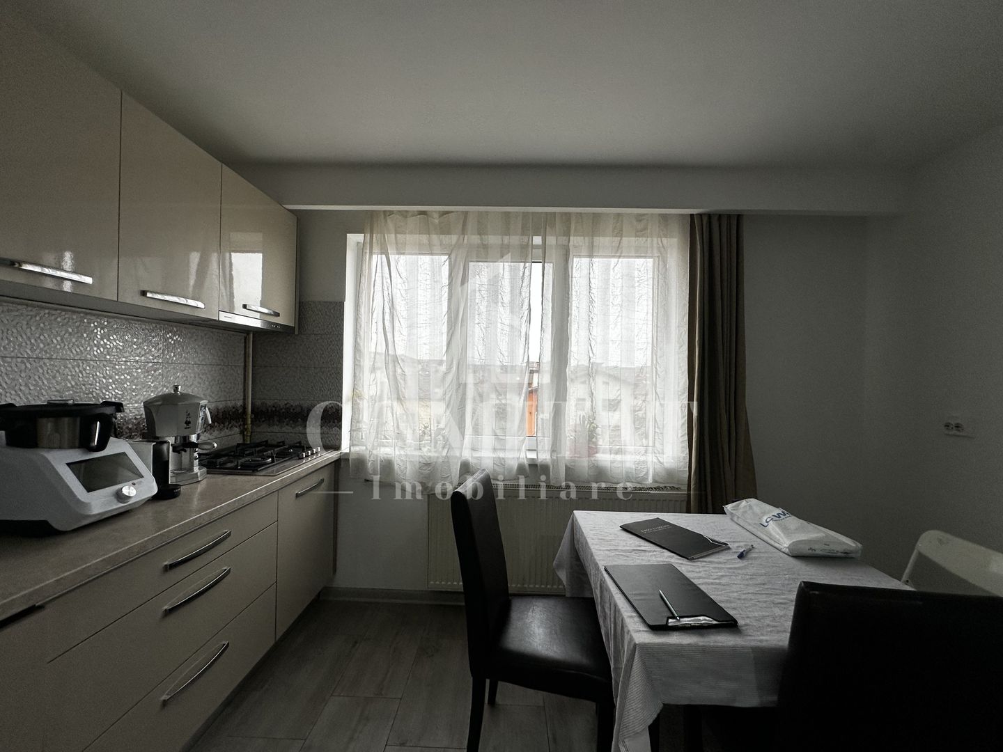 Apartament la etaj intermediar | Parcare subterană | Zona Str Cetatii - Poză 21