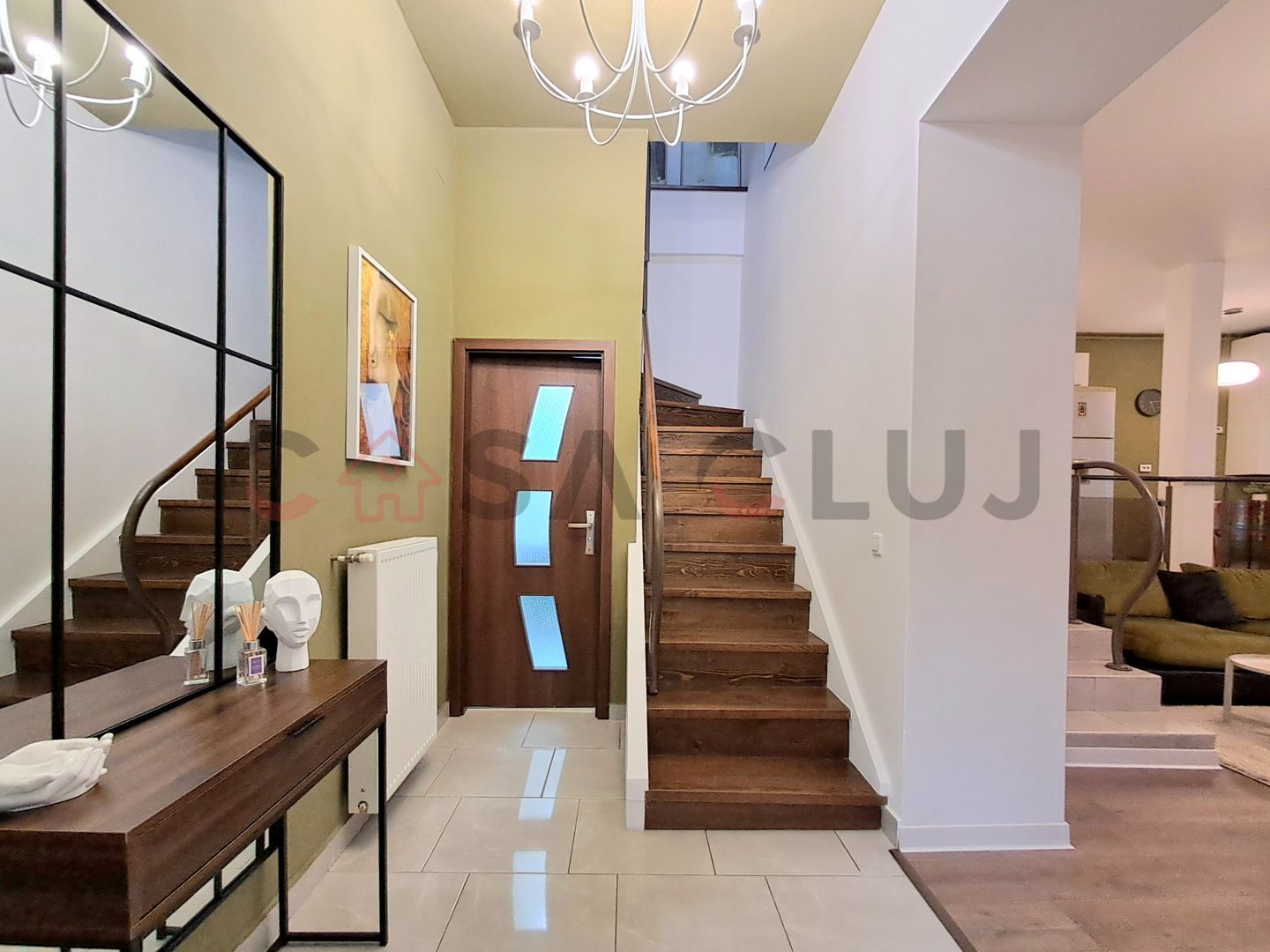 Apartament la  Curte Comuna, Terasa, Zona Centrală!! - Poză 1