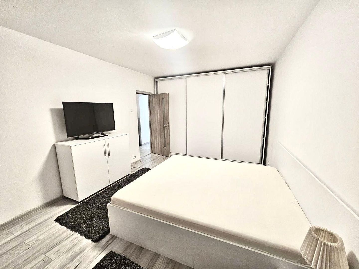 Vand apartament  3 camere - Poză 3