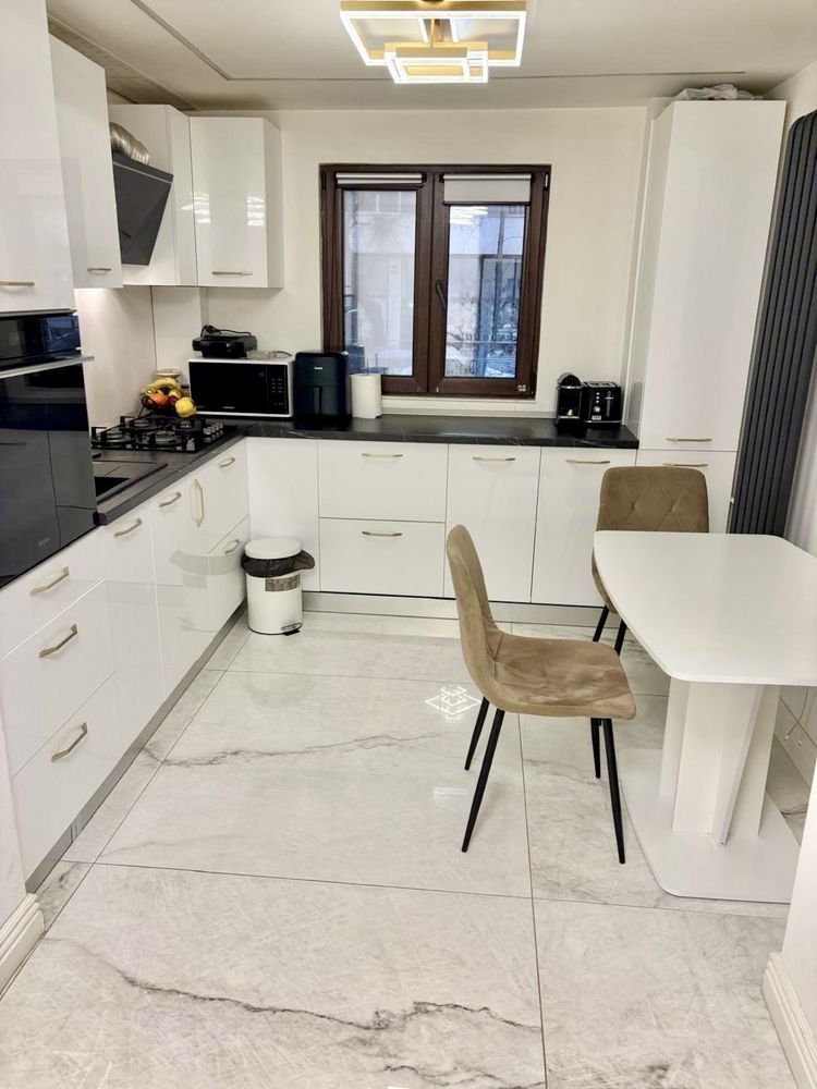 Apartament 2 camere zona Basarabiei - Sld. Tina Petre - Poză 1