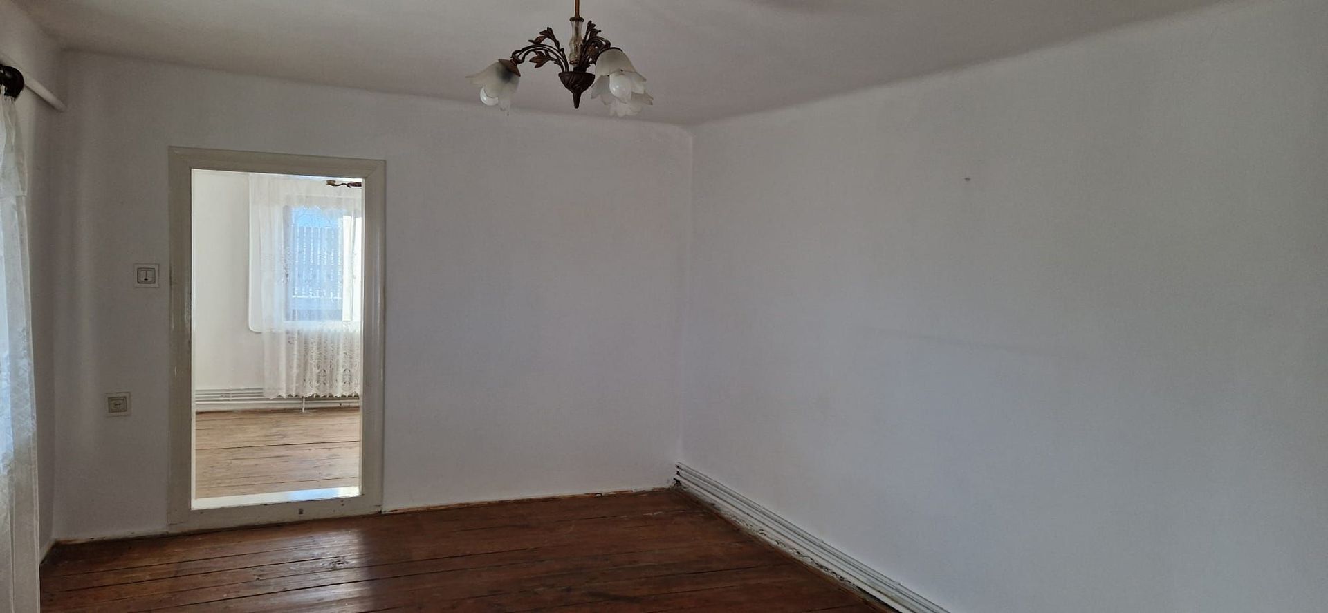 Casă / Vilă cu 3 camere de vânzare în Falticeni - Poză 6