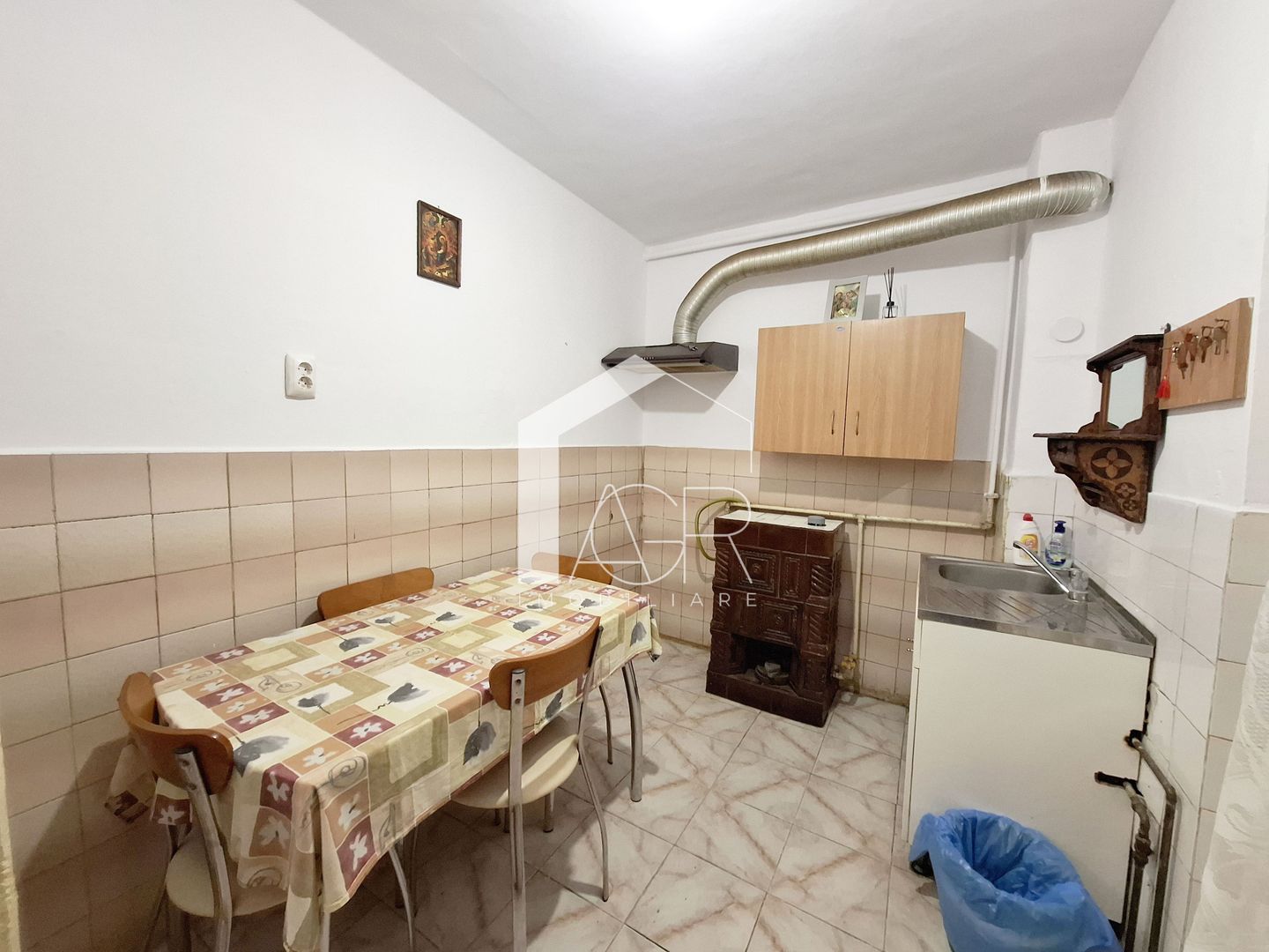 Casa cu 3 camere, zona Mihai Bravu - Poză 6