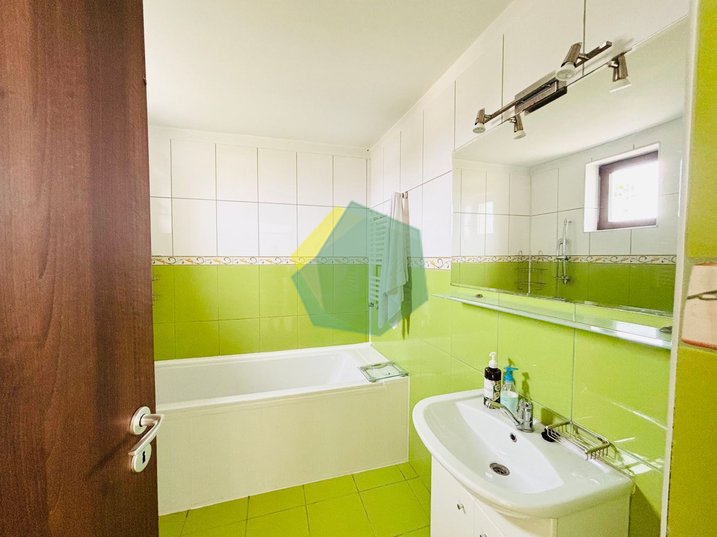 CASĂ CU 6 CAMERE ÎN COPĂCENI | 238 MP UTILI SI CURTE GENEROASĂ - Poză 9
