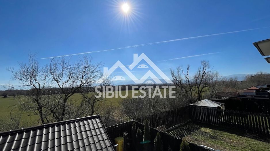 Casa cvadruplex de vanzare 4 camere, 2 locuri de parcare - Poză 2