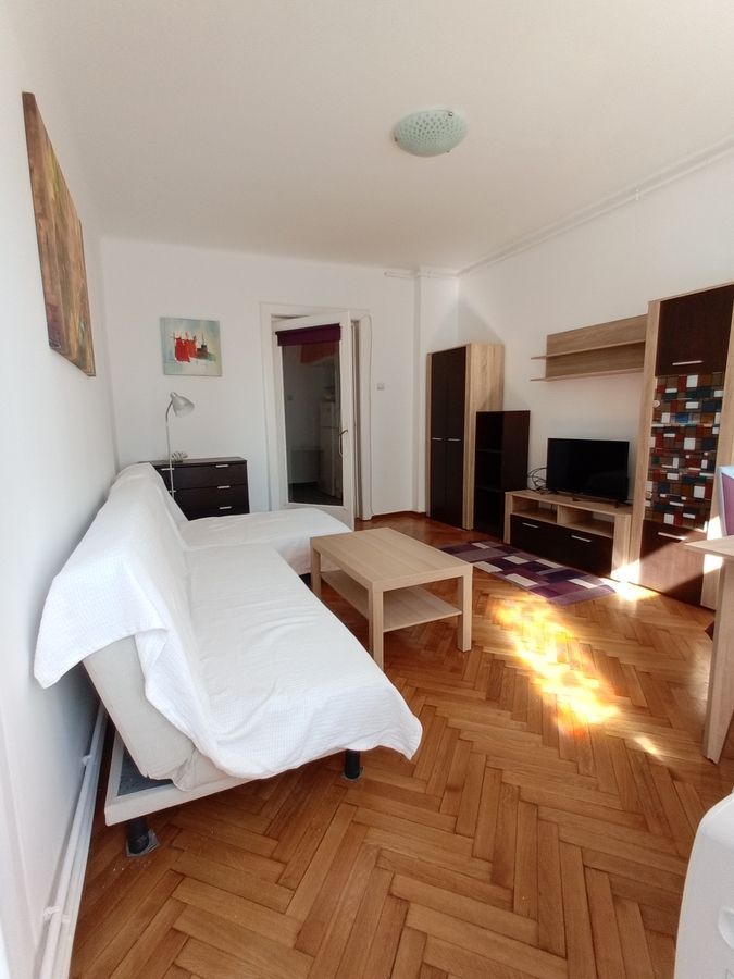 Închiriez garsonieră, Unirii - 13 septembrie, centrală proprie - Poză 2