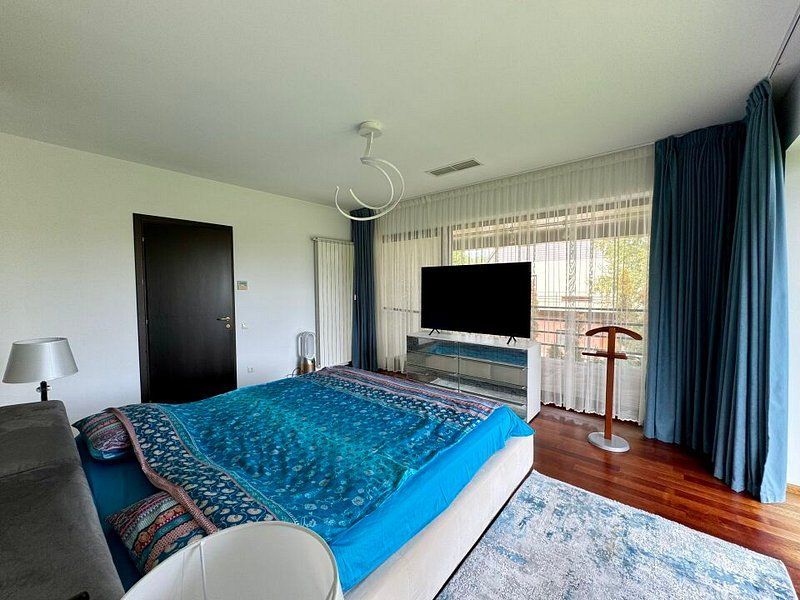 Vila lux de vanzare in cel mai dorit complex din Erou Iancu Nicolae-locatie rara - Poză 14