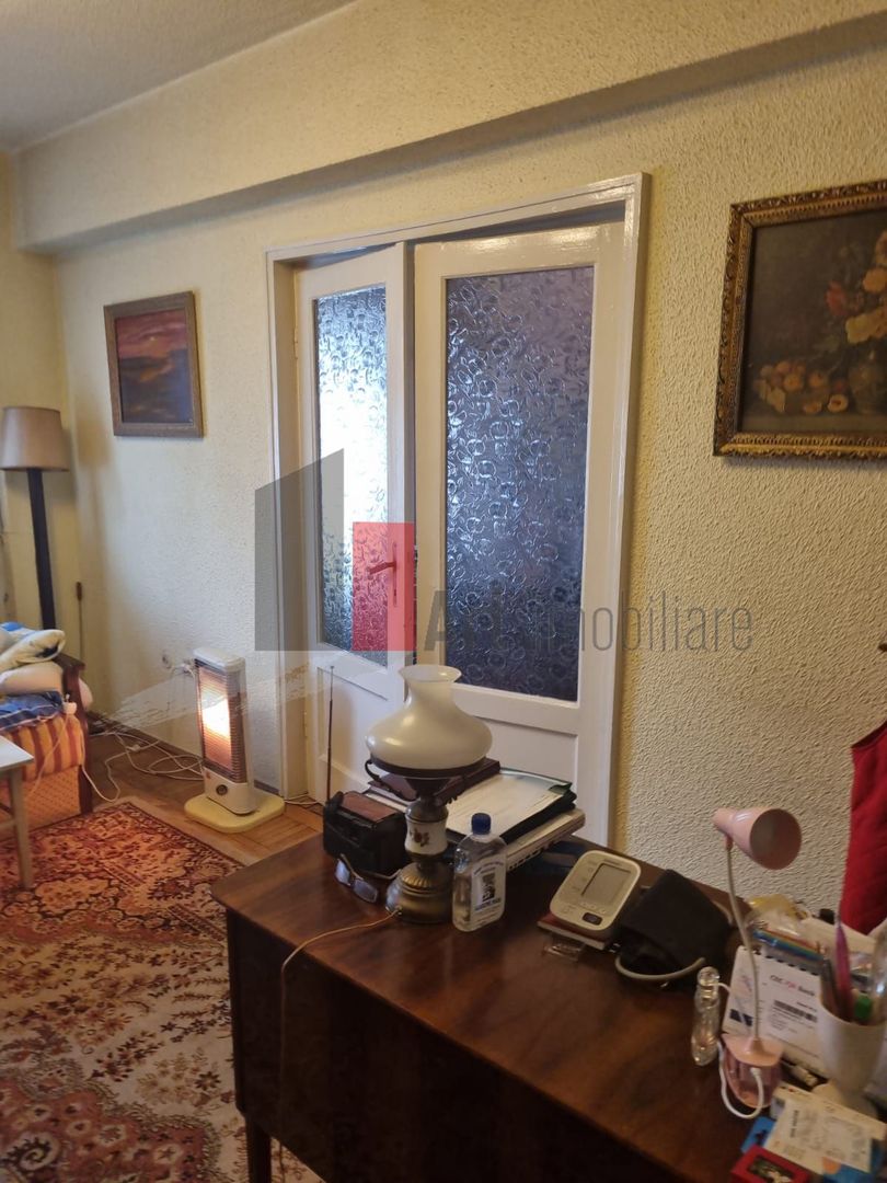 APARTAMENT 3 CAMERE -PIATA ROMANA - Poză 2