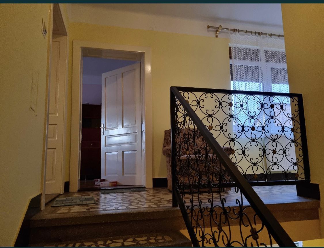 Casa centrala cu etaj - Poză 6