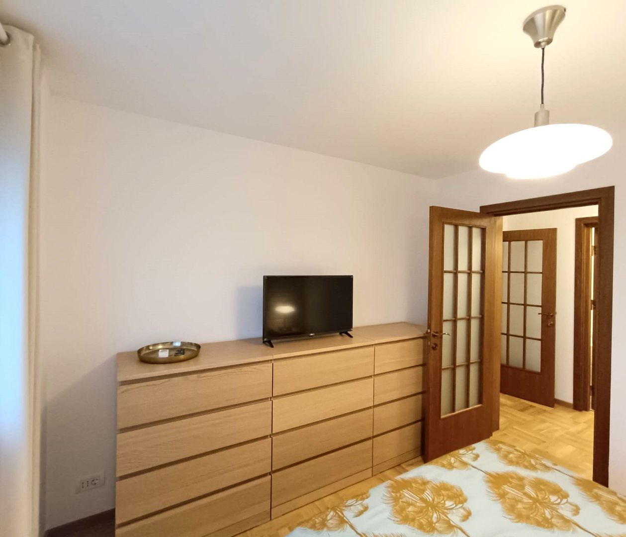 Inchiriem 2 camere complet renovat si mobilat zona 1 Mai - Poză 11