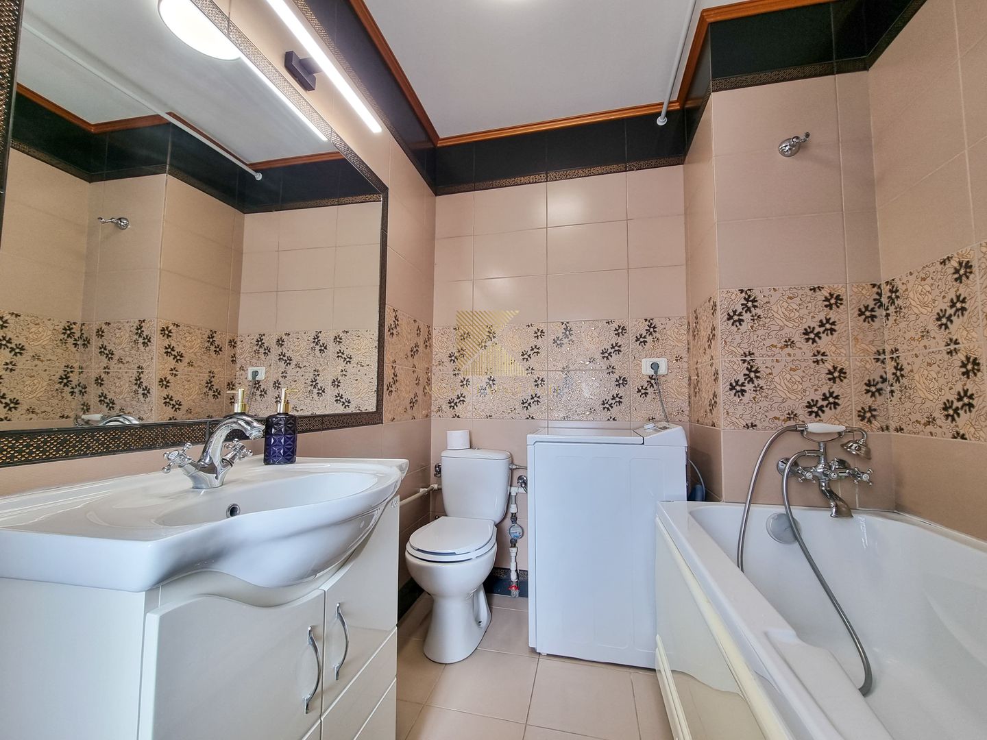 Apartament 3 camere – mobilat complet, vedere superbă,  Centrul Istori - Poză 15