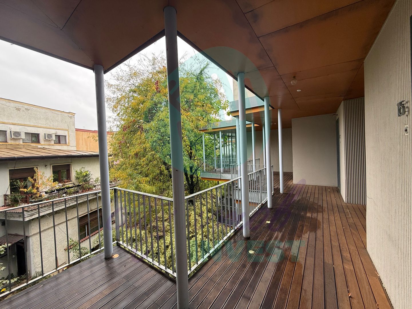 Apartament cu 2 camere, tip duplex, cu design industrial și personalitate - Poză 4
