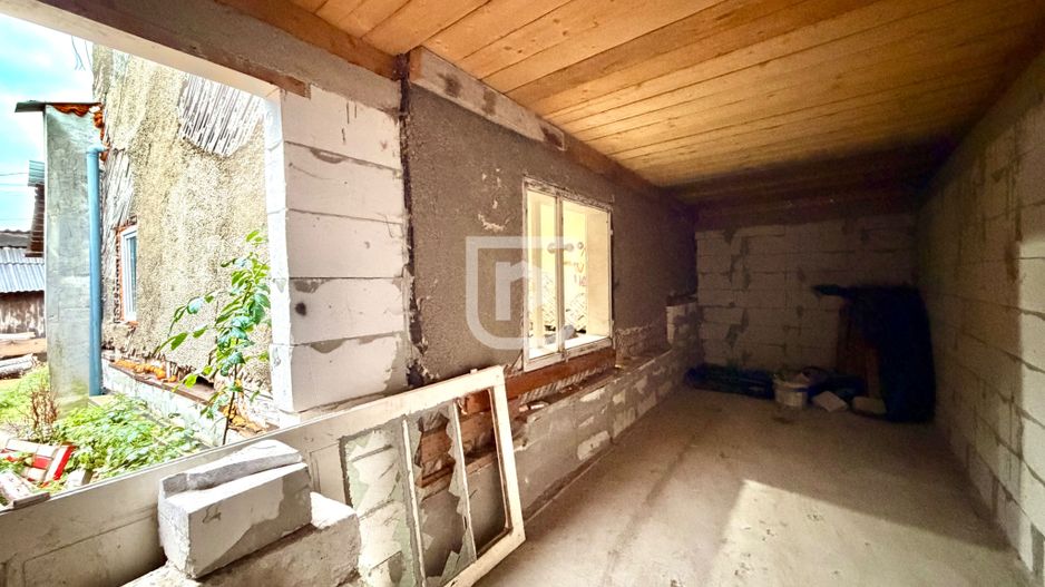 Apartament cu 3 camere în Frasin, zona Centrală - Poză 1