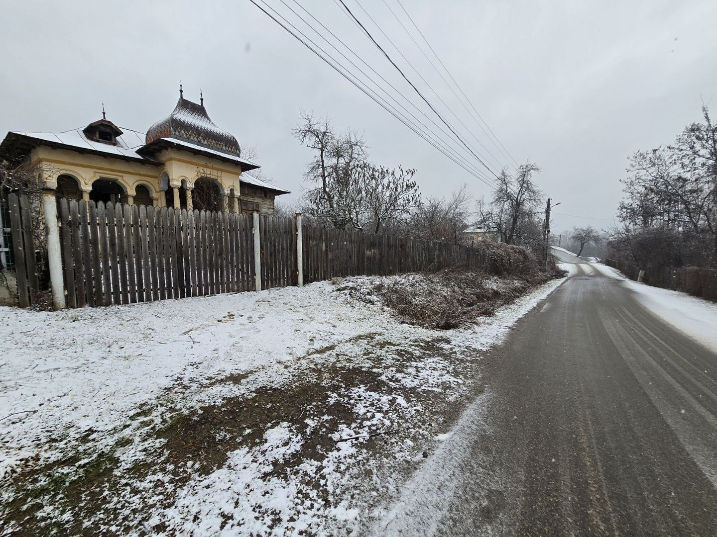 Casă și teren de vânzare în Colibași Dâmbovița Liniște Spațiu Natura - Poză 2