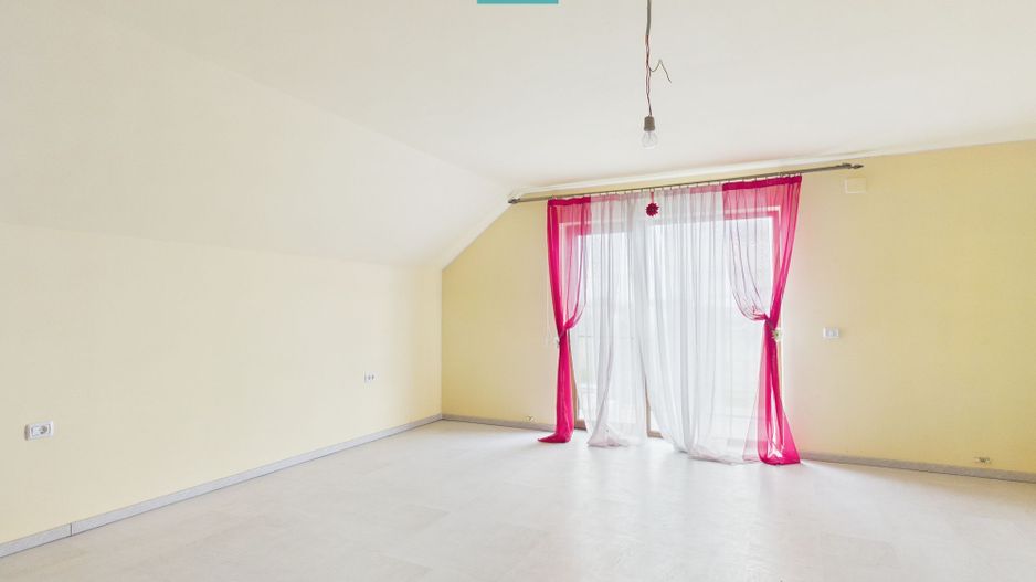 Casă spațioasă în Sântana - Poză 15