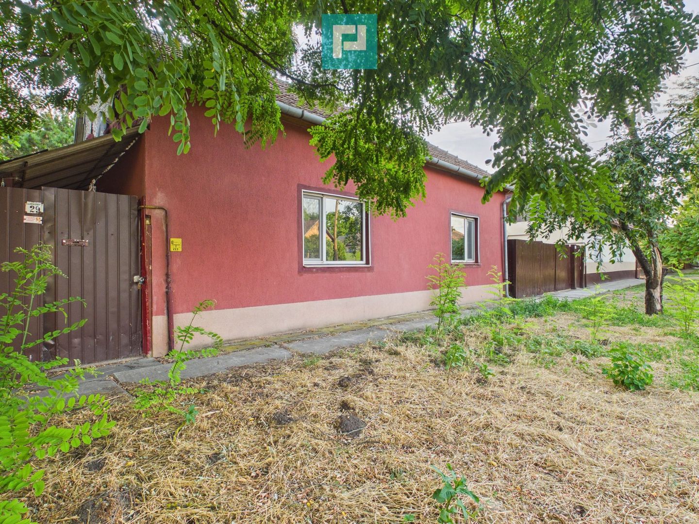Casă modestă cu 3 camere din văiugă în Bătania - Poză 1