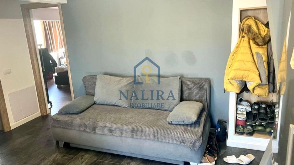 Vanzare apartament - 3 camere  - etaj intermediar - Paltinisului - Poză 2