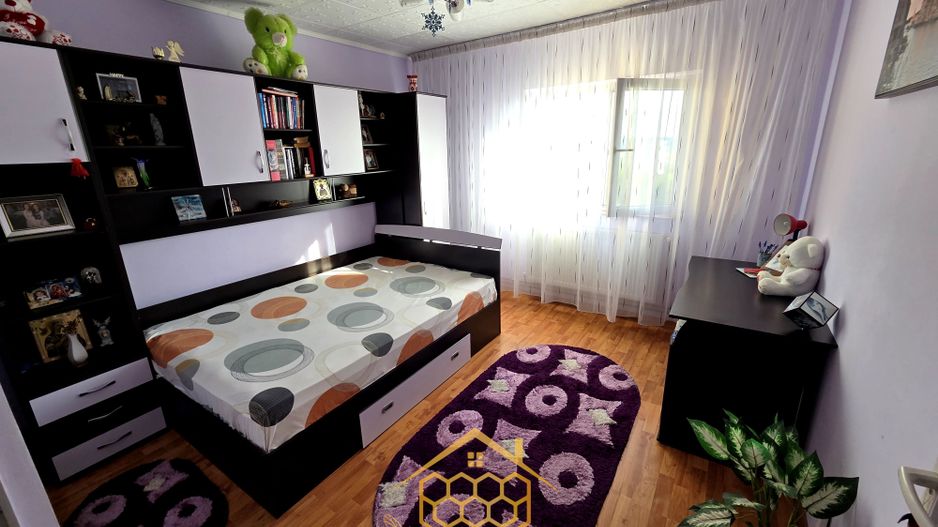 Apartament cu 3 camere in zona centrala - Filiasi - Poză 12