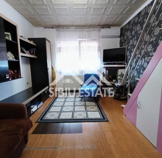  Apartament la mansardă ,3 camere, mobilat și utilat zona Ipas  - Poză 1