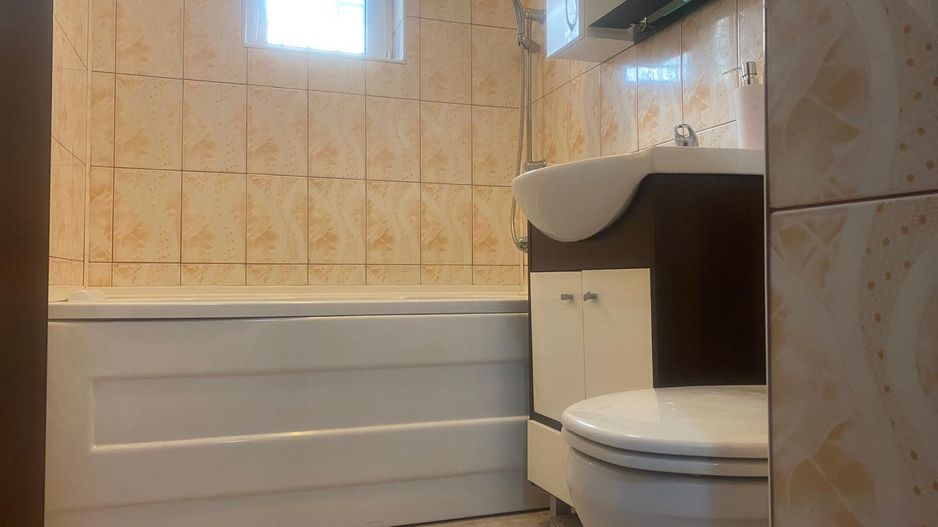 Modificat in 3 camere! Vanzare apartament in Targoviste-Micro 4 - Poză 11