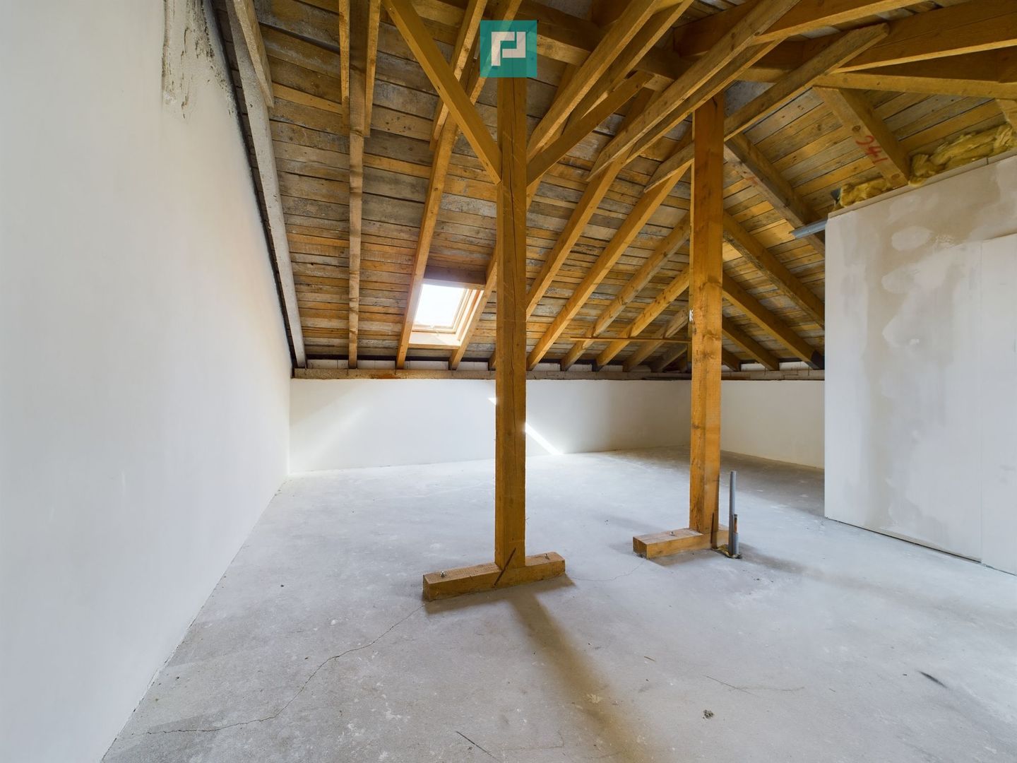 Duplex elegant cu 3 dormitoare în Ghiroda - Poză 17