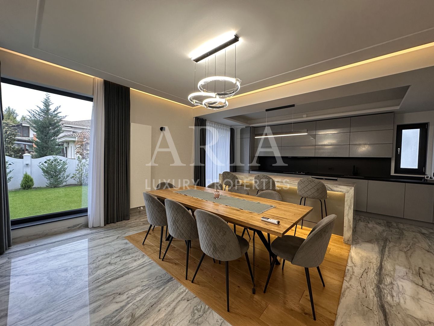 Vila de LUX cu 7 camere IANCU NICOLAE - Poză 9