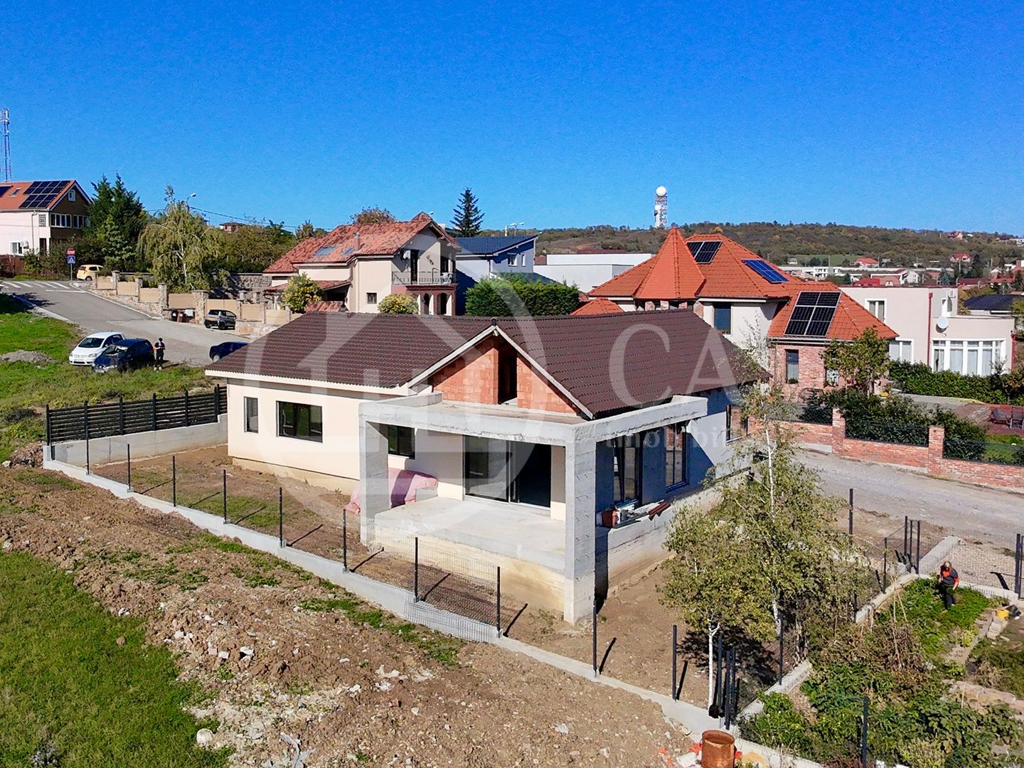 Casă de vânzare cu 4 camere în zona de Dealuri, Oradea - Poză 1