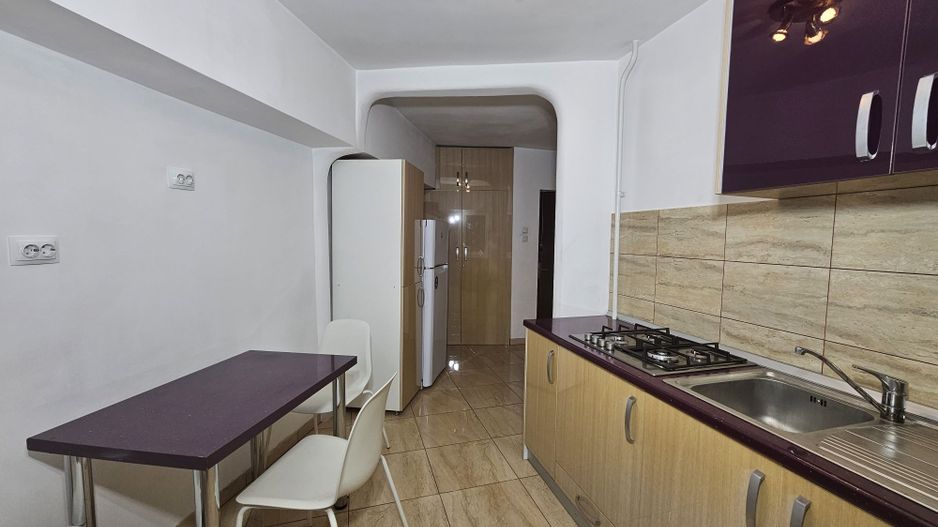 Închiriez apartament 2 camere, Unirii,centrală bloc, metrou 1 min, pet - Poză 4