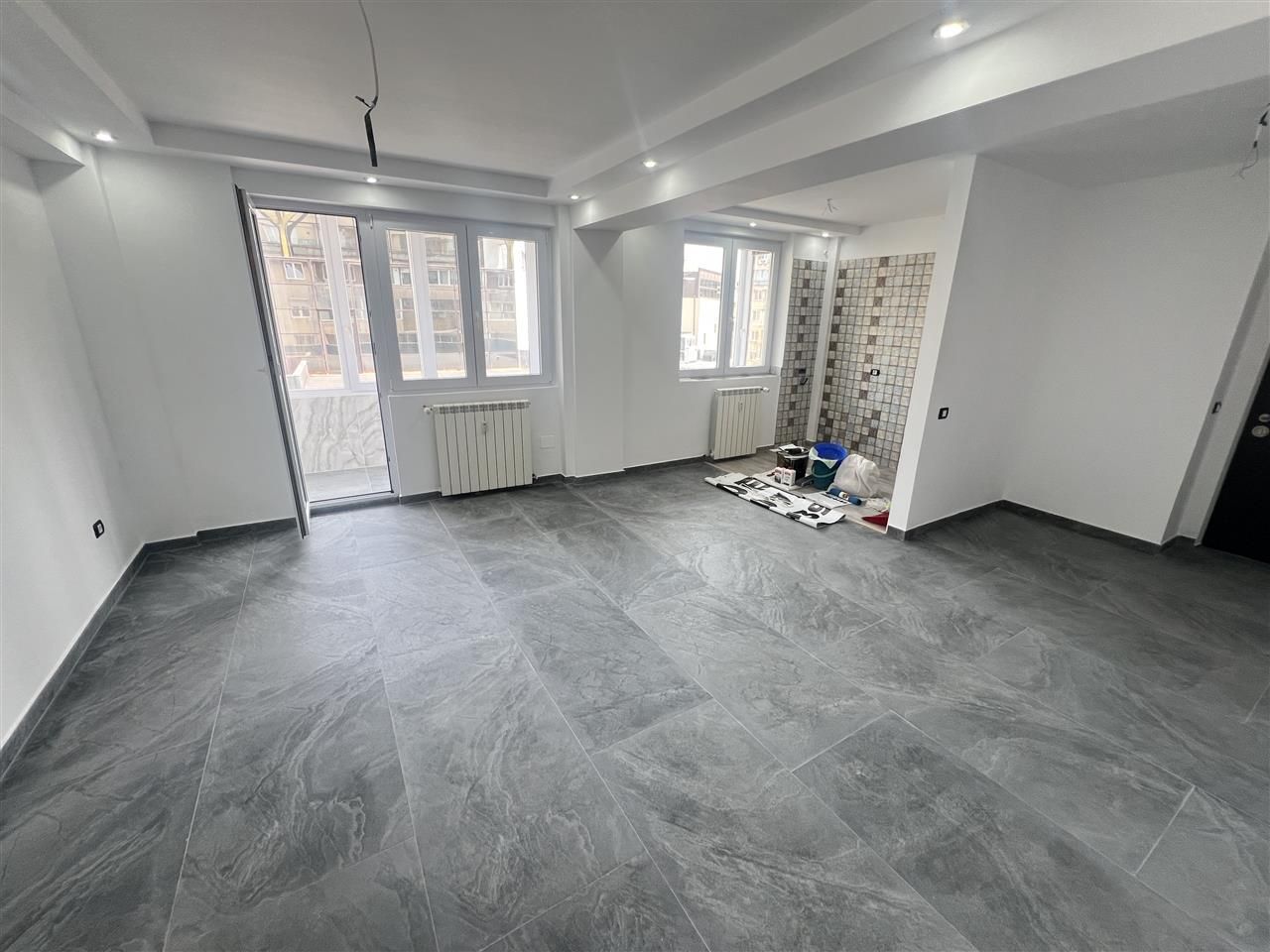 3 camere decomandat Ultracentral totul nou CENTRALA PROPRIE - Poză 1