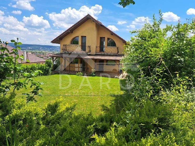 Casă de vânzare, teren 1040 mp - Poză 1