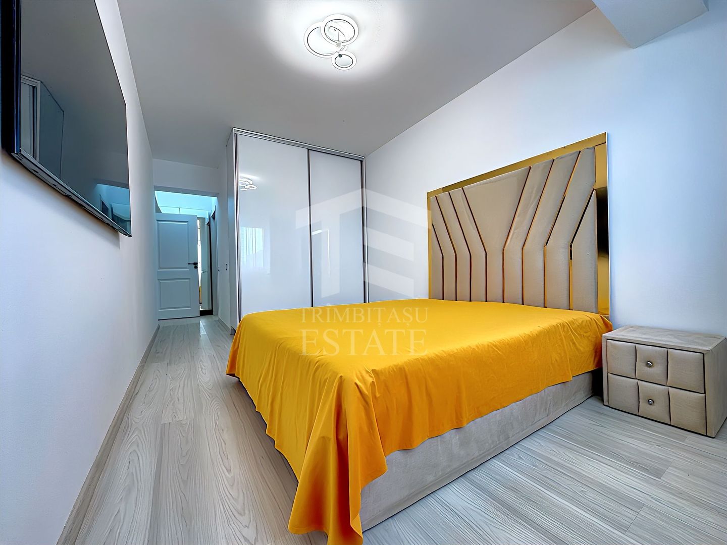 3 camere decomandat bucatarie inchisa 79mp Grand Arena parcare inclusa - Poză 1