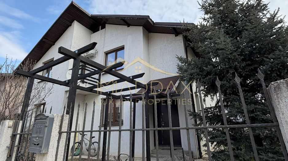 Vila spatioasa cu vedere spre lac Corbeanca - Poză 1