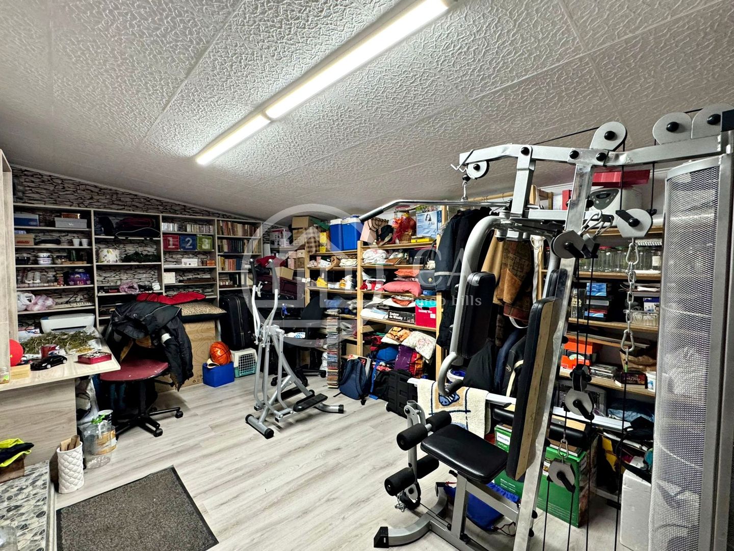 Casă de vânzare cu 4 camere si teren de 1000 mp in Salard, Bihor - Poză 28