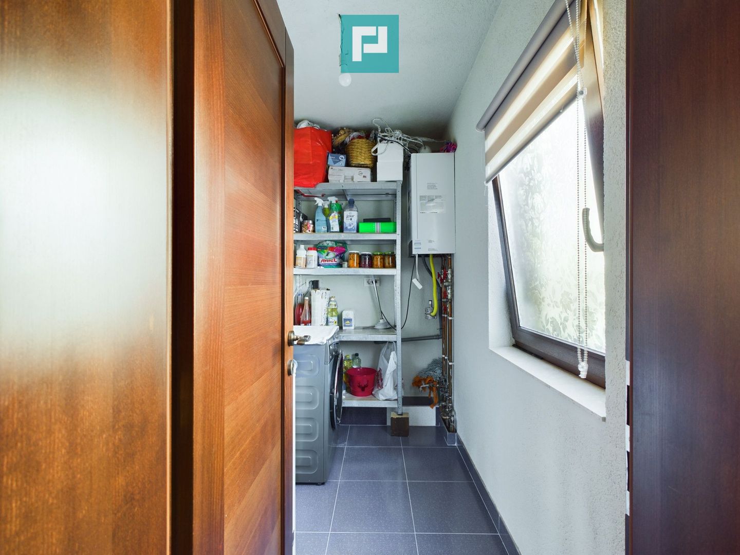 Vilă cu mansardă în Bujac - Poză 17