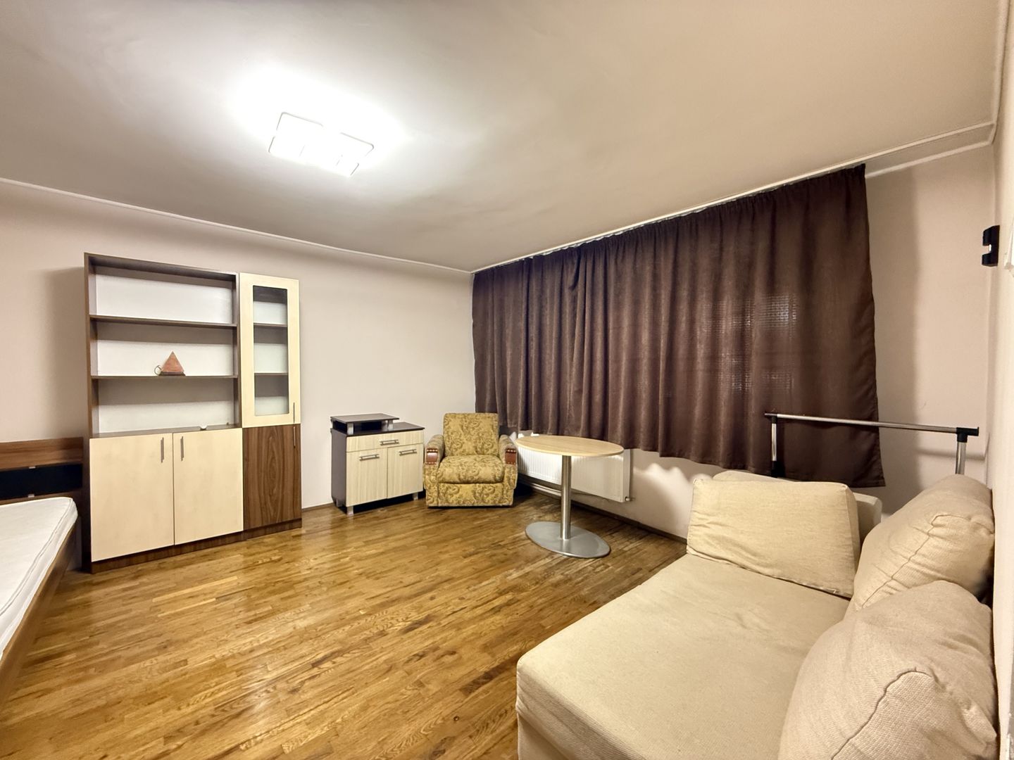 De vanzare Garsonieră decomandată - Piața Alba Iulia, Bucuresti - Poză 1