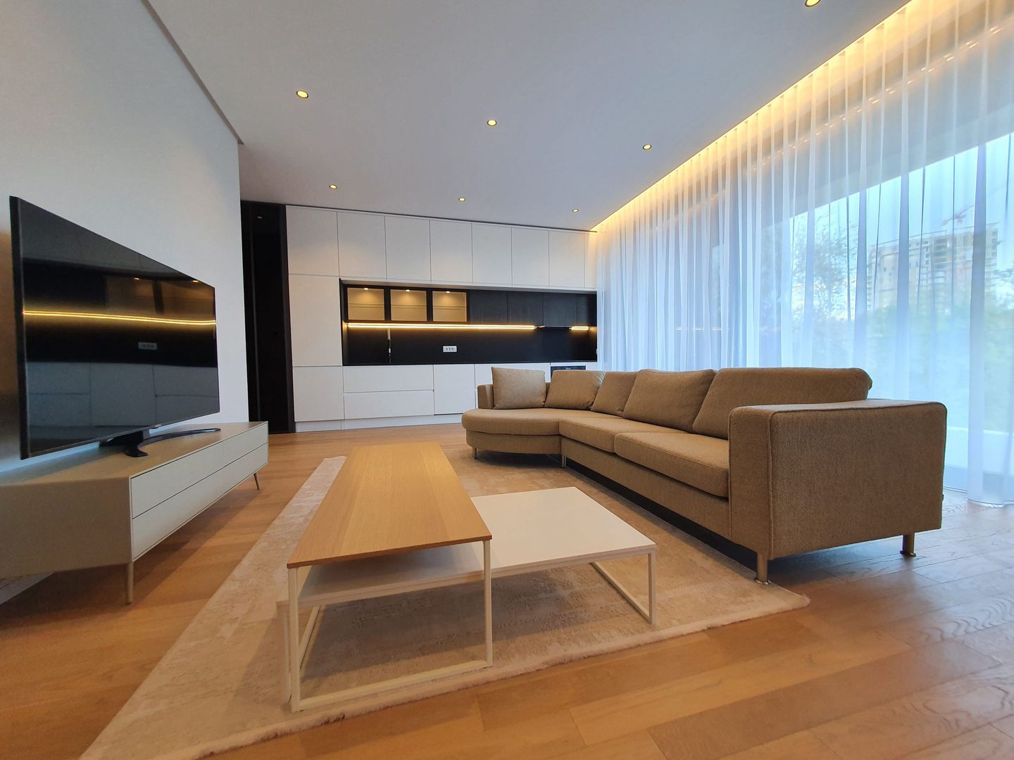 Inchiriere Apartament 3 camere Exclusive lifestyle in One Rahmaninov - Poză 1