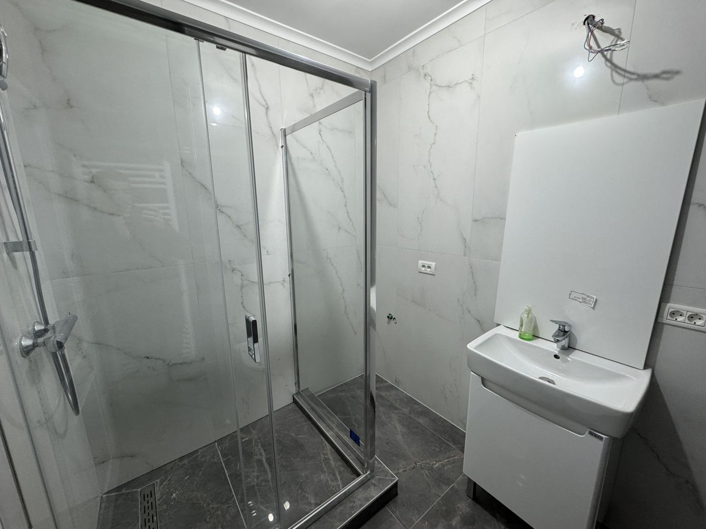 Apartament nr.10 cu 2 camere complet mobilat si utilat - Poză 4