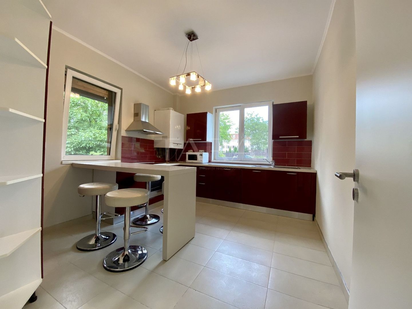 Oportunitate excelentă! Apartament in vilă, 5 camere. - Poză 8