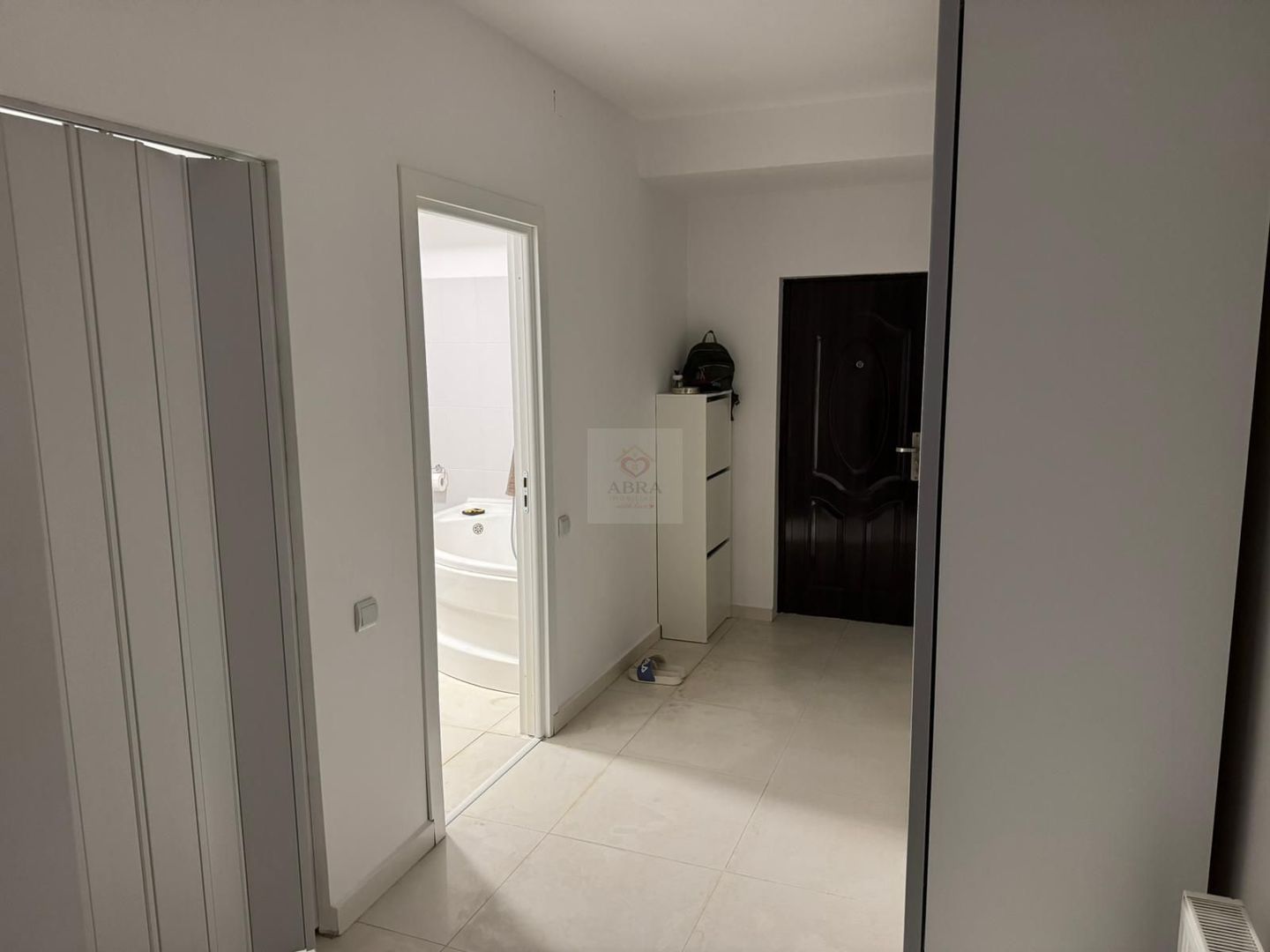 Apartament de vanzare cu parcare metrou - Poză 1