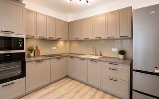 APARTAMENT 3 CAMERE PRIMA URBANA LOC DE PARCARE - Poză 3