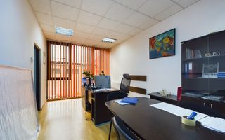 Clădire de birouri cu chiriași existenți - Poză 1