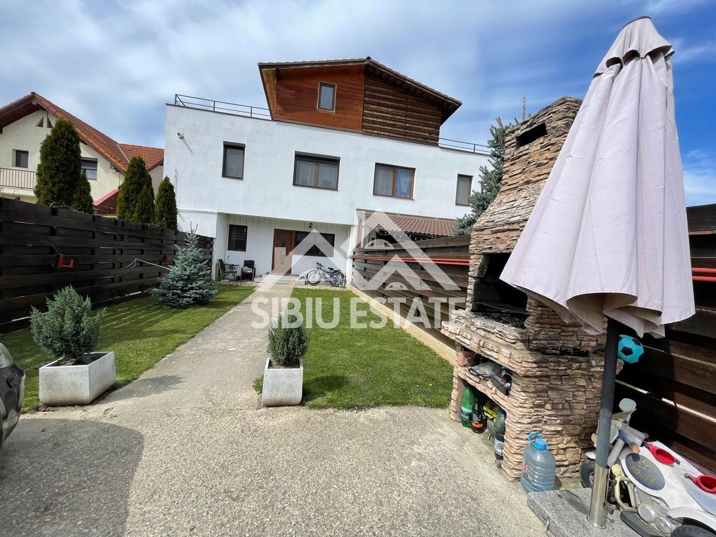 Apartament la Vila cu  3 camere cu grădină 147 mp. si 2 locuri parcare - Poză 1