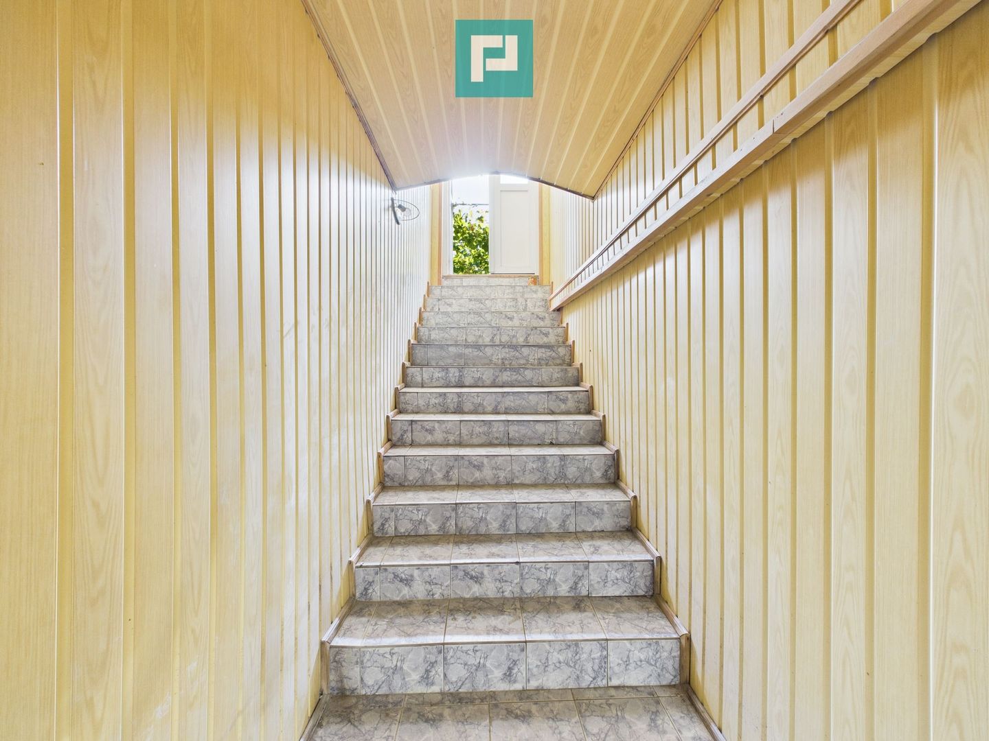 Casă cu 6 camere în Sânicolau Mare Timiș - Poză 14