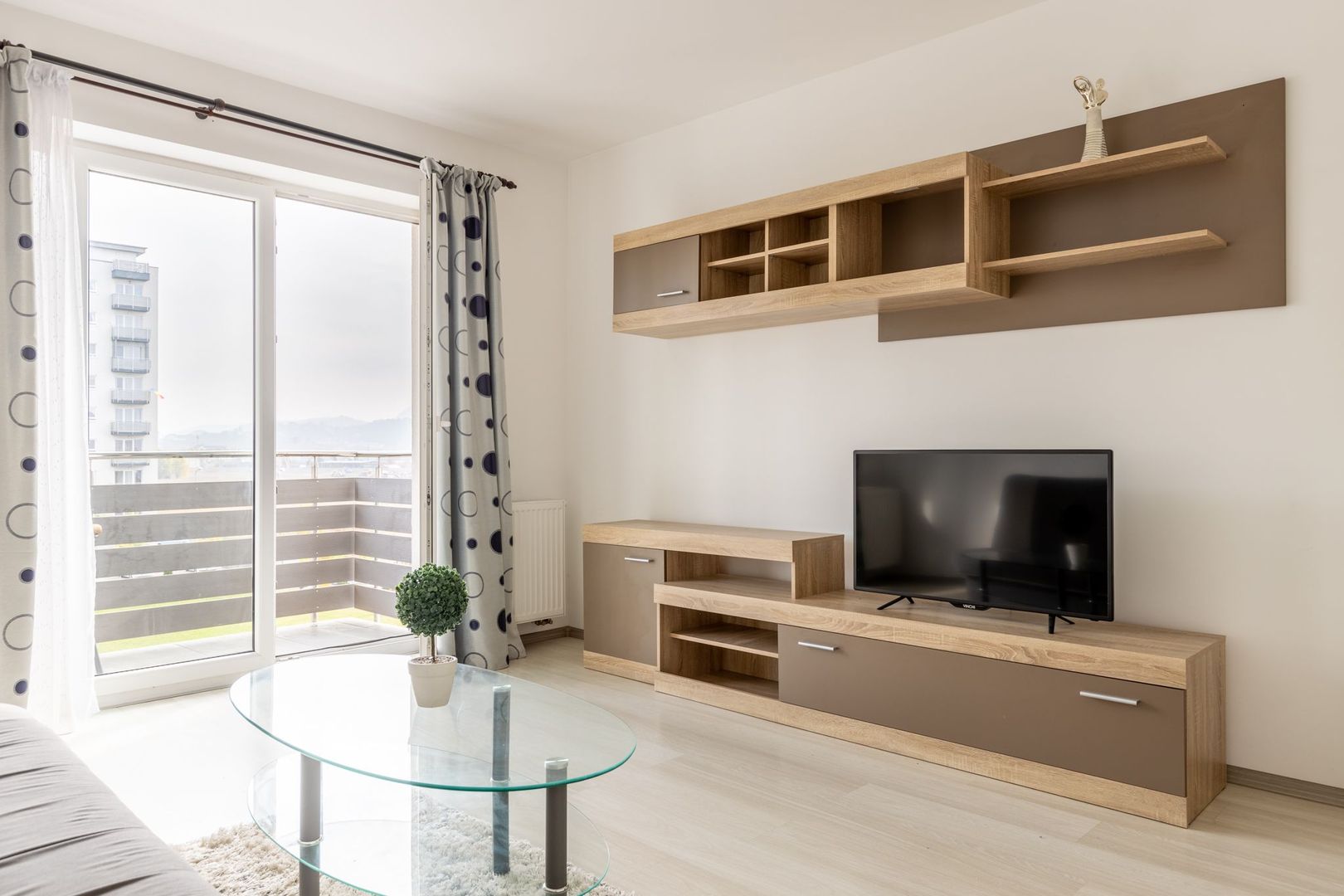 Oferim spre inchiriere apartament 2 camere etaj intermediar - Poză 2