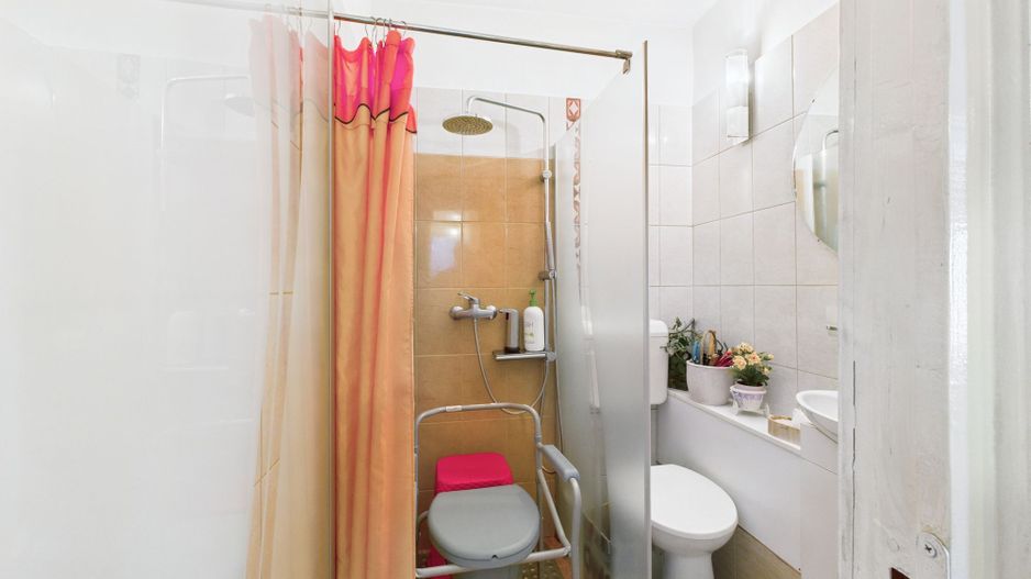Apartament cu 3 camere, decomandat în Dâmbovița - Poză 8