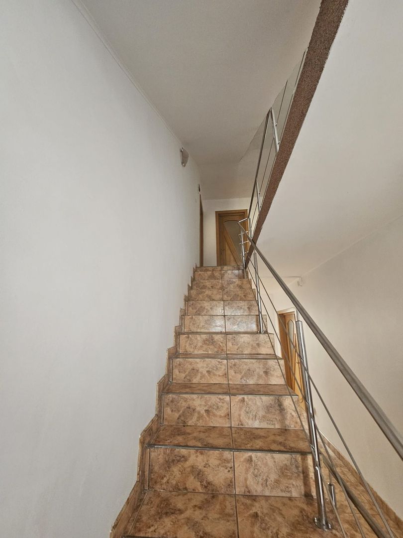 Casă spațioasă - Varianta Prundu Craiovei - Poză 8