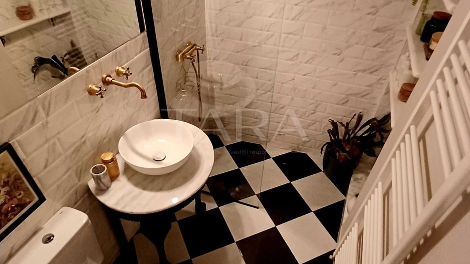 Casă renovată, cu terasă și grădină, în zonă Centrala - Poză 6