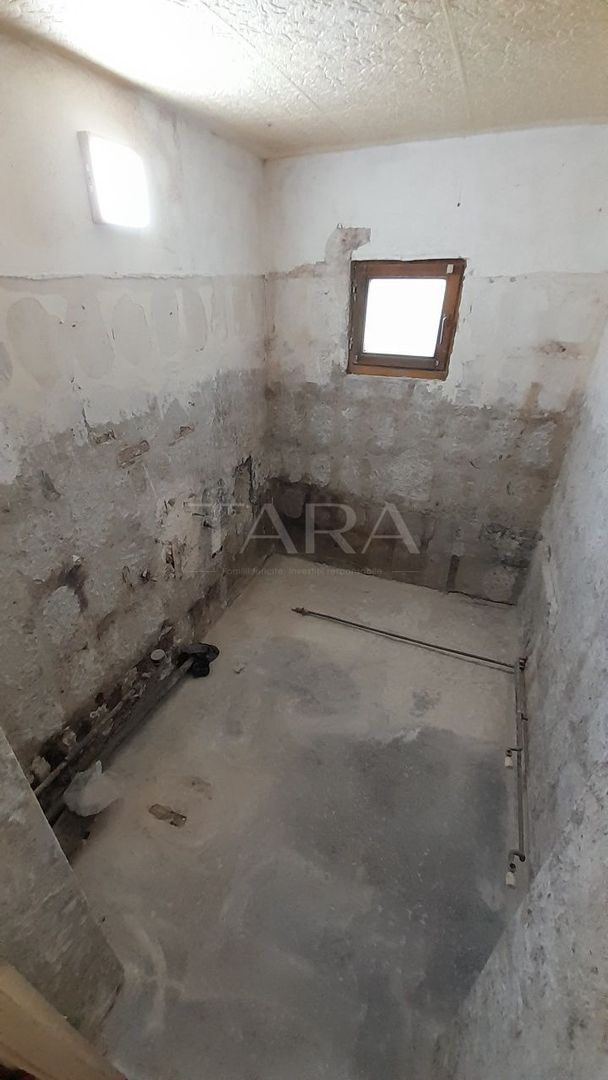 Apartament la pret de investitie, pregatit pentru renovare !! - Poză 3