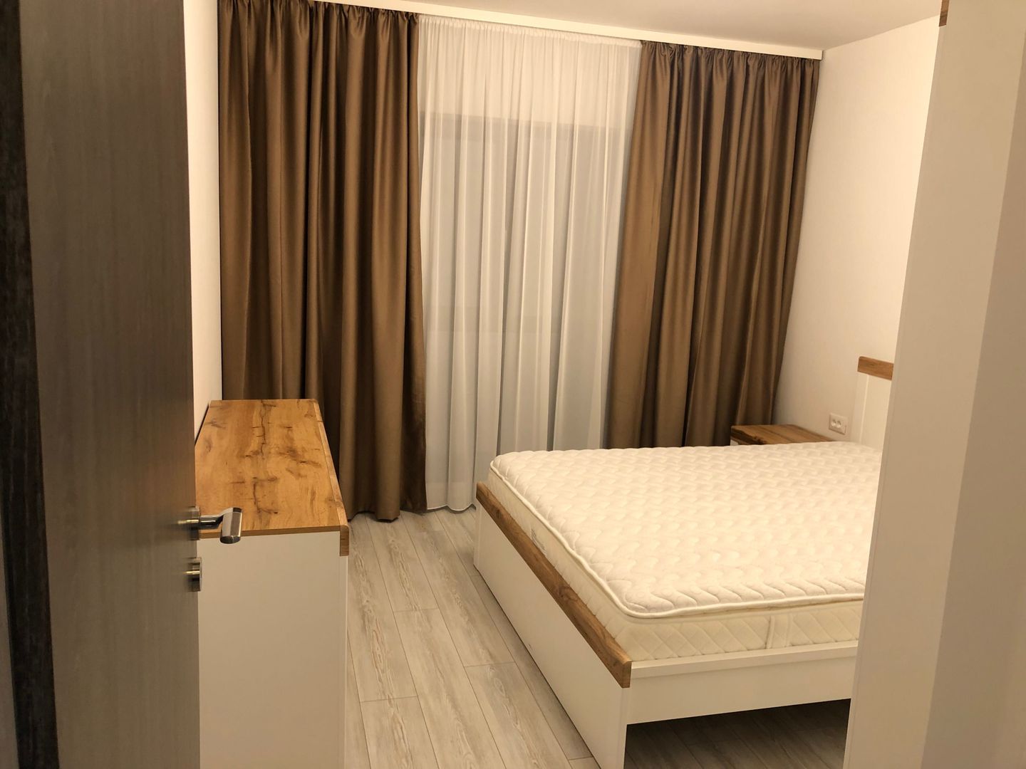 Apartament 2 camere Plaza Residence |Decomandat| Parcare inclusa - Poză 1